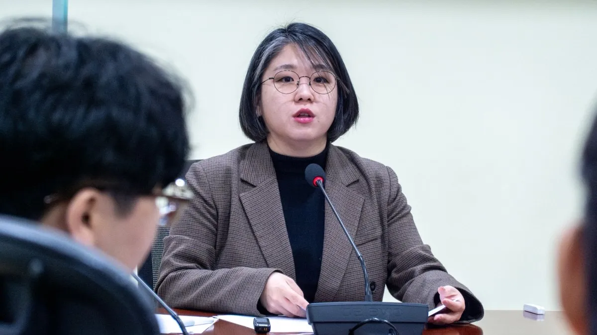 기본소득당 용혜인 대표가 기자간담회에서 6.3 선거전략을 발표하고 있다.